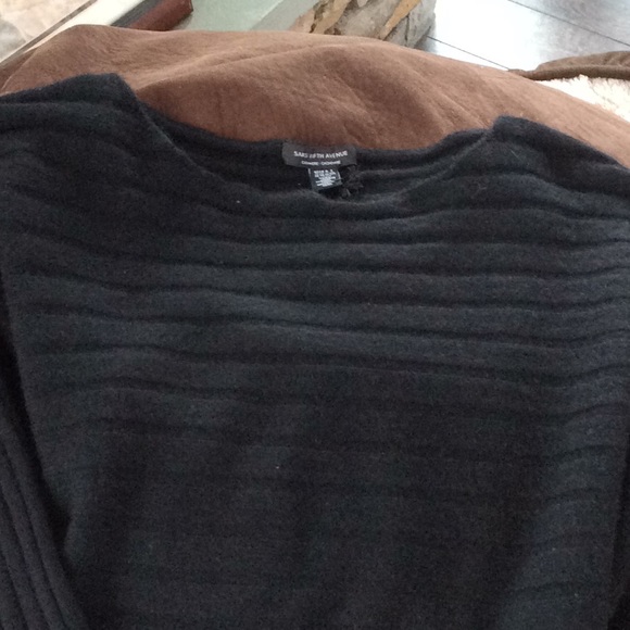 NWT. Saks 5th Ave. Women’s Cashmere sweater. - Picture 2 of 4